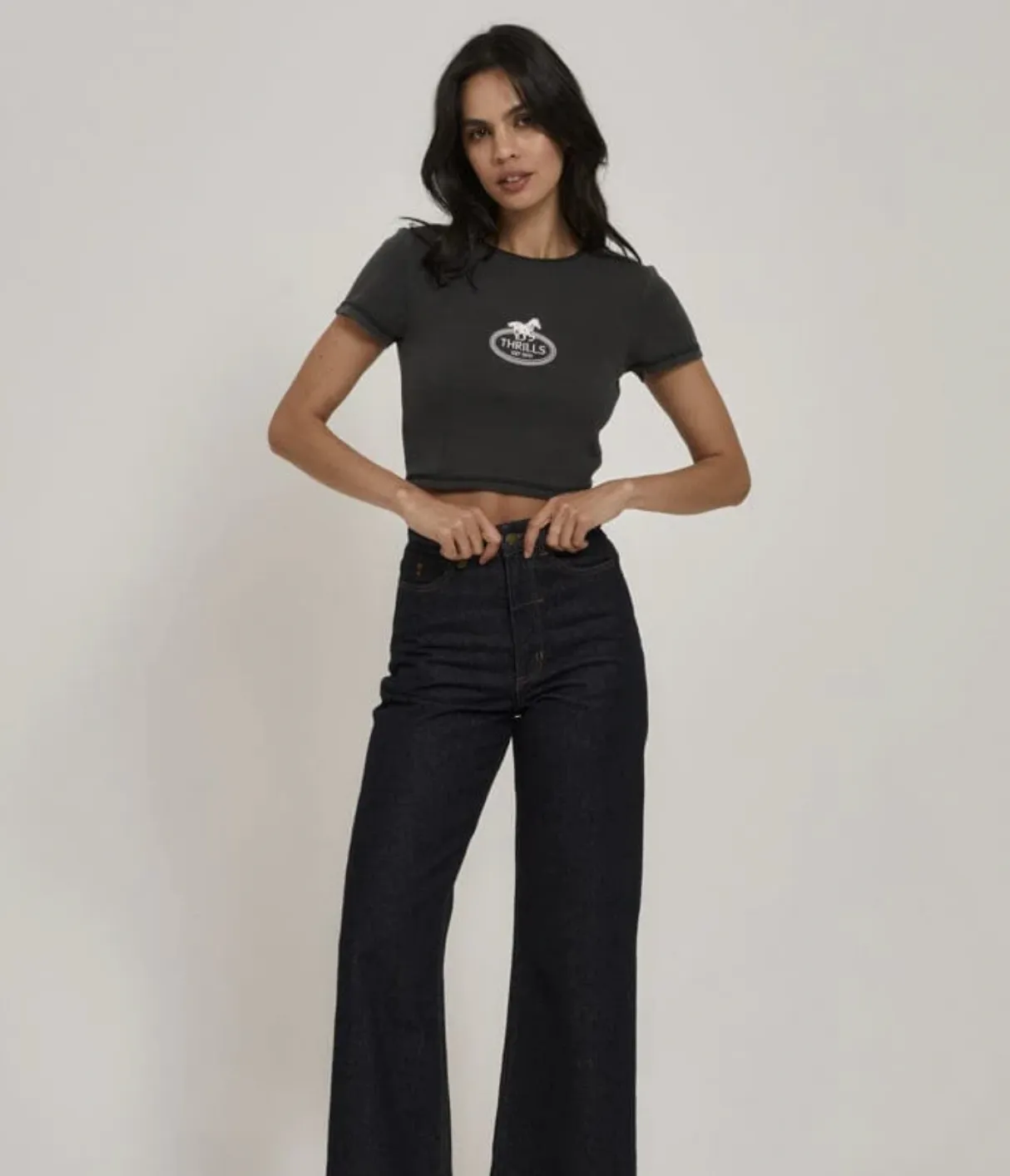 CHARIOT OVAL BABY TEE