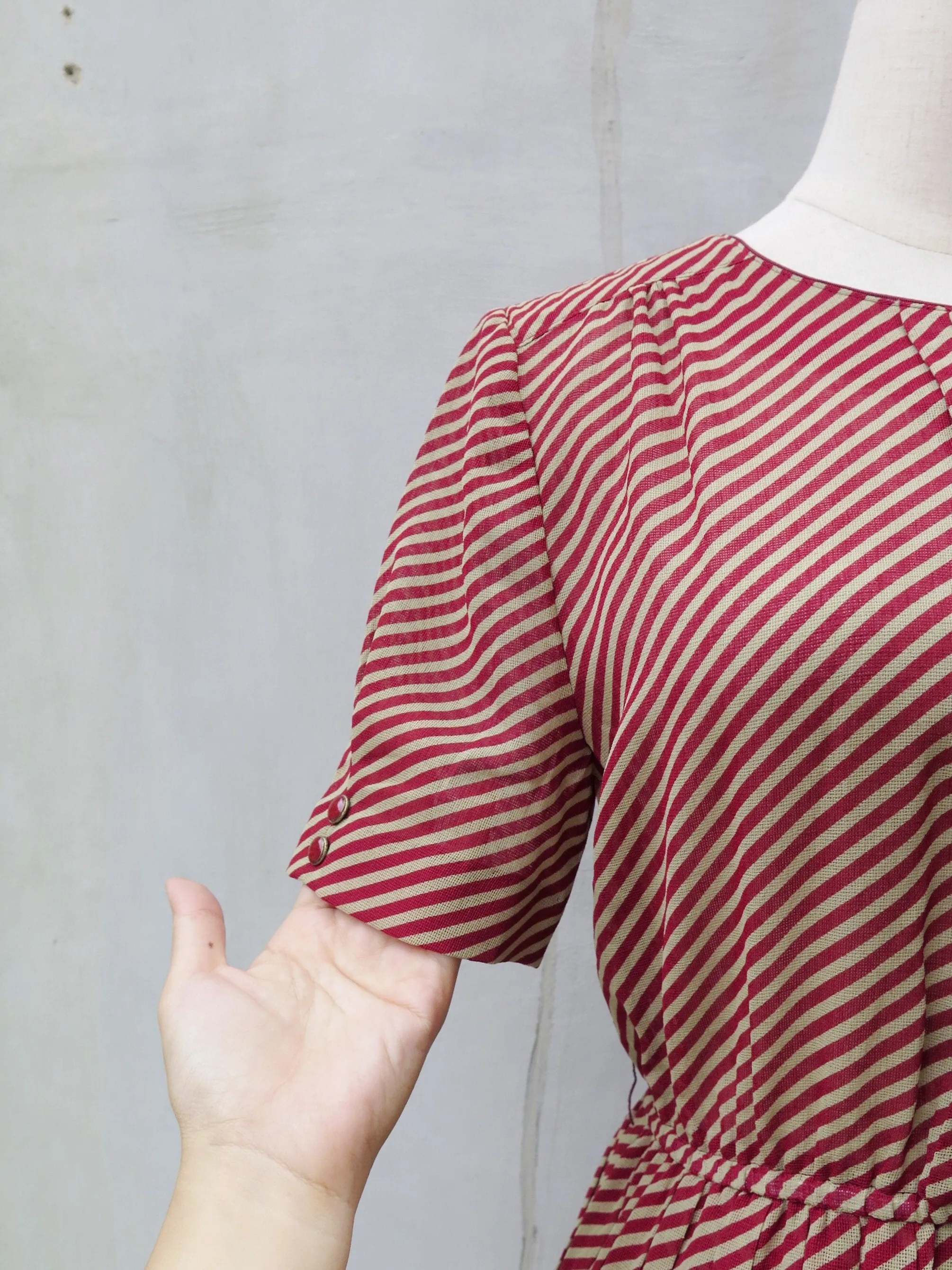 Christmas Cranberry | Vintage 1950s 1960s Candy cane stripes Day dress