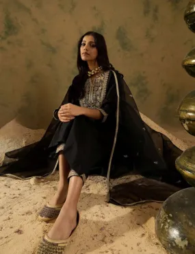 Embroidered Thread Work Kurta Set
