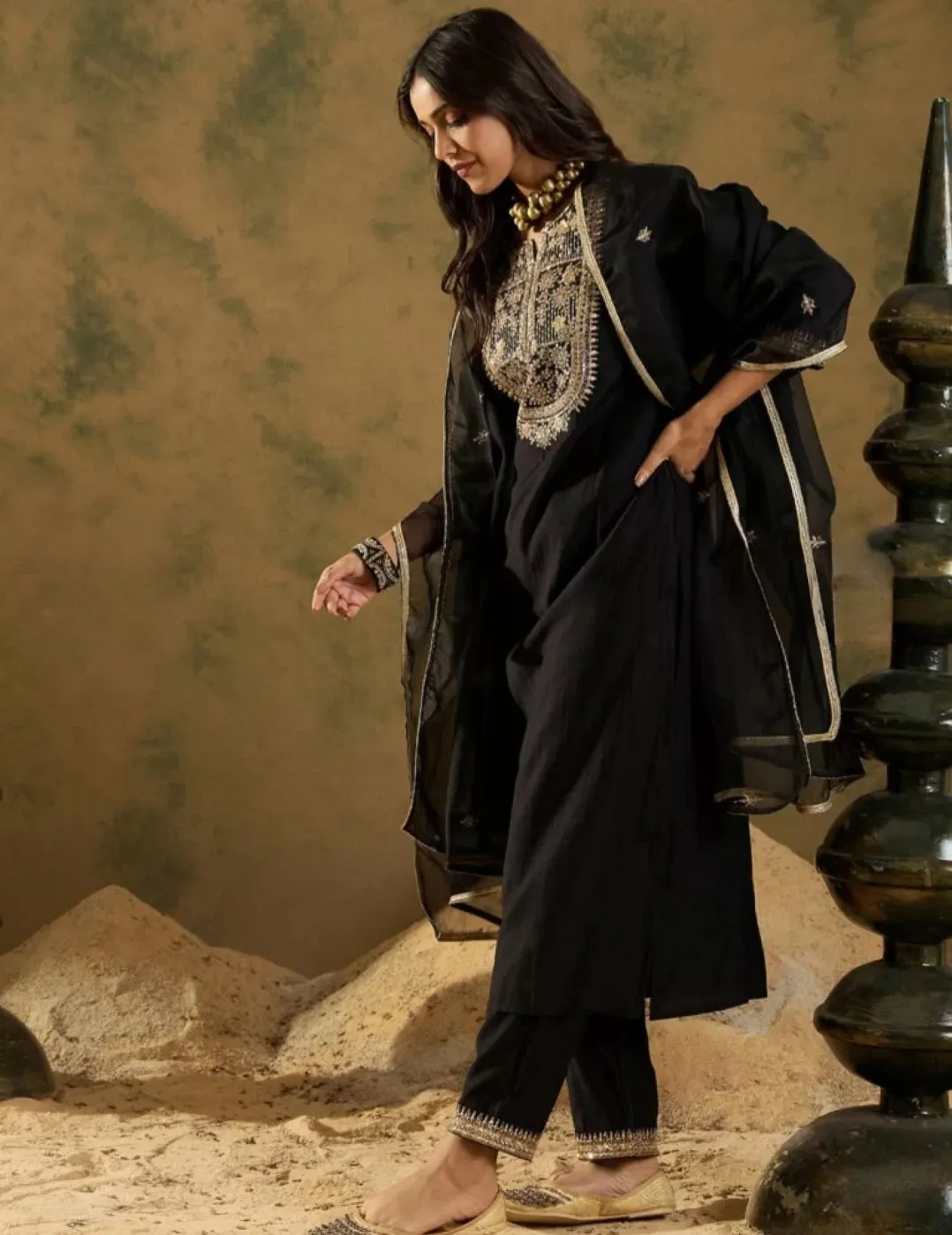 Embroidered Thread Work Kurta Set