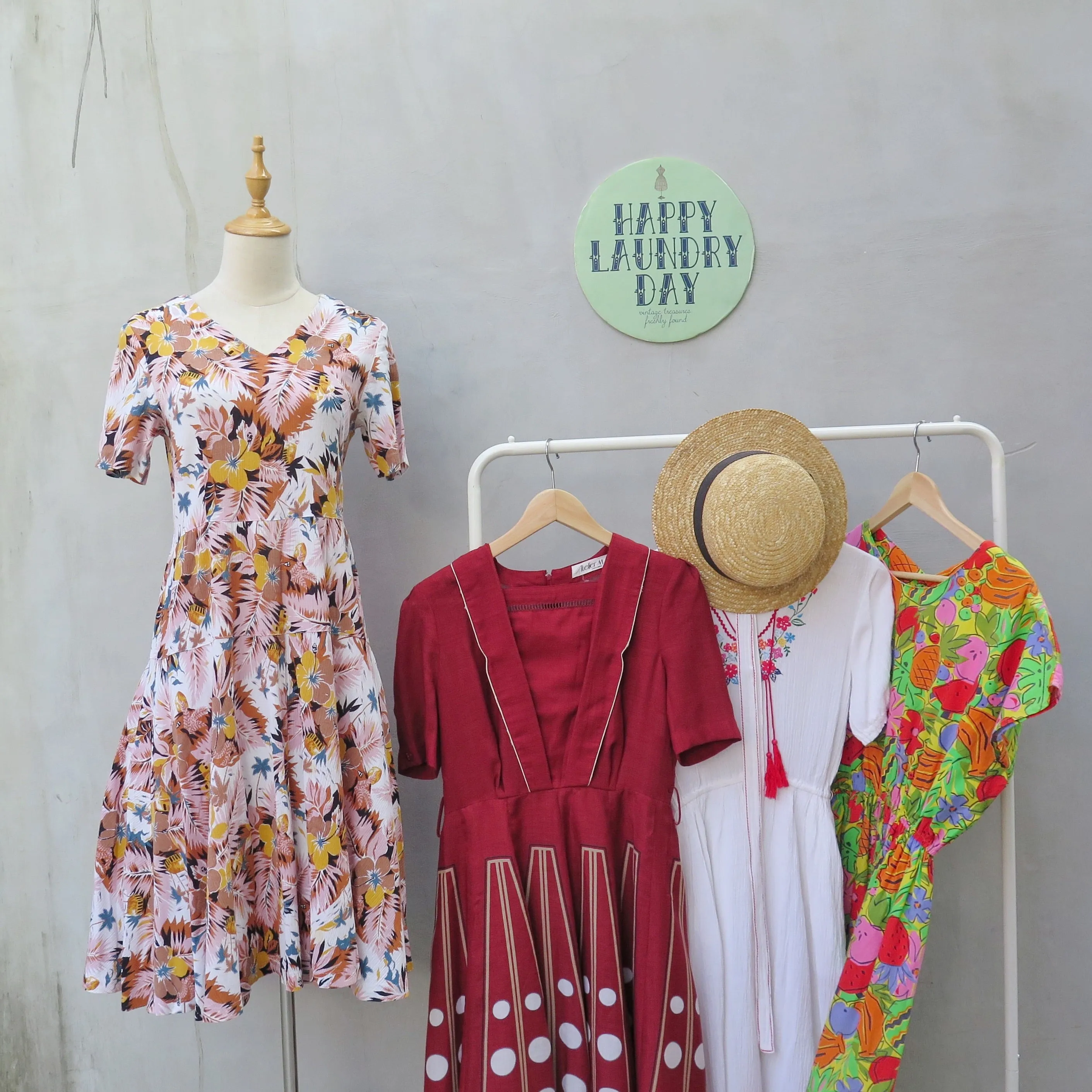 Fairy Lights | Vintage 1960s 1970s Pink base floral tropical print crinkle cotton dress