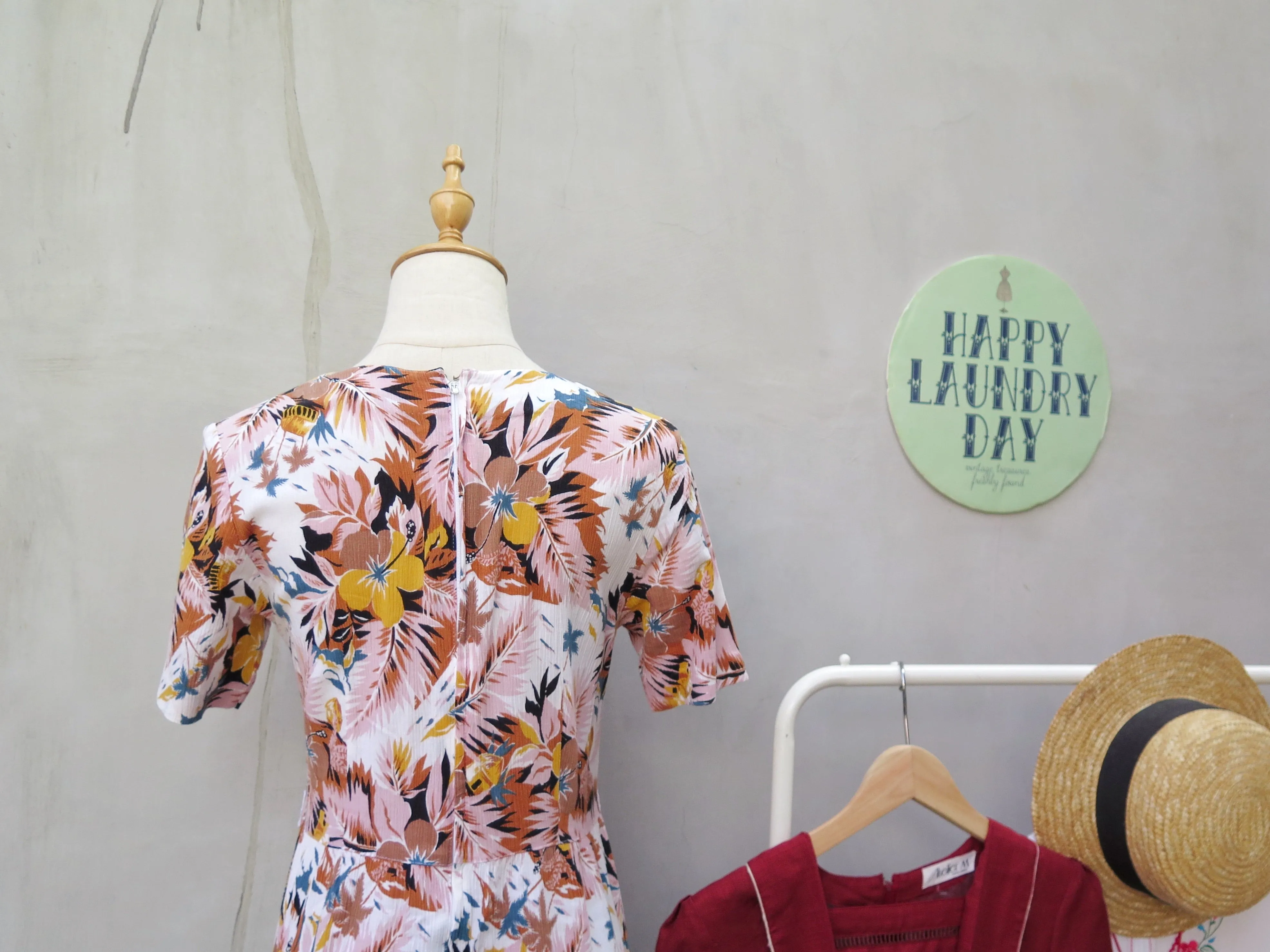 Fairy Lights | Vintage 1960s 1970s Pink base floral tropical print crinkle cotton dress