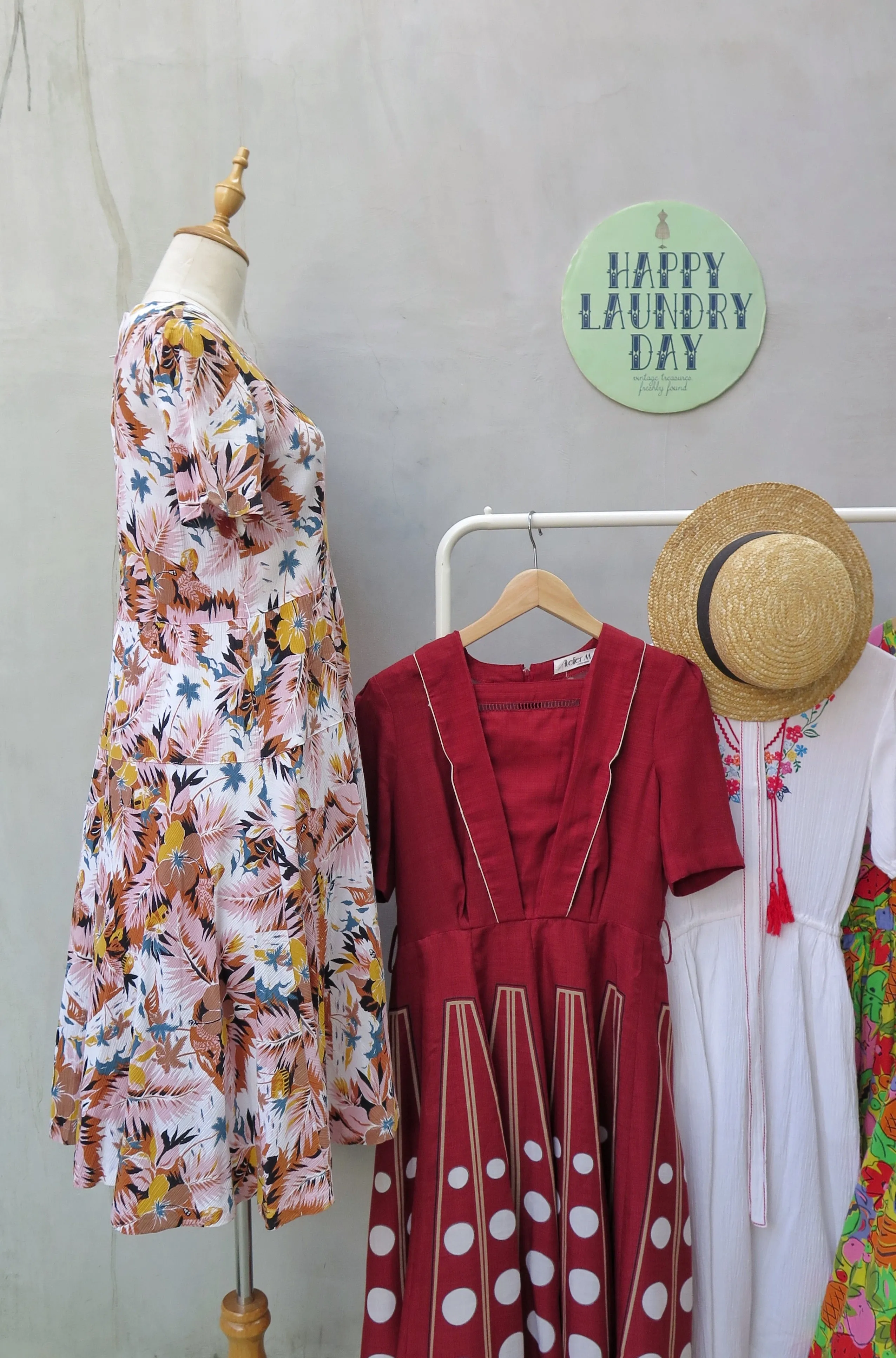 Fairy Lights | Vintage 1960s 1970s Pink base floral tropical print crinkle cotton dress