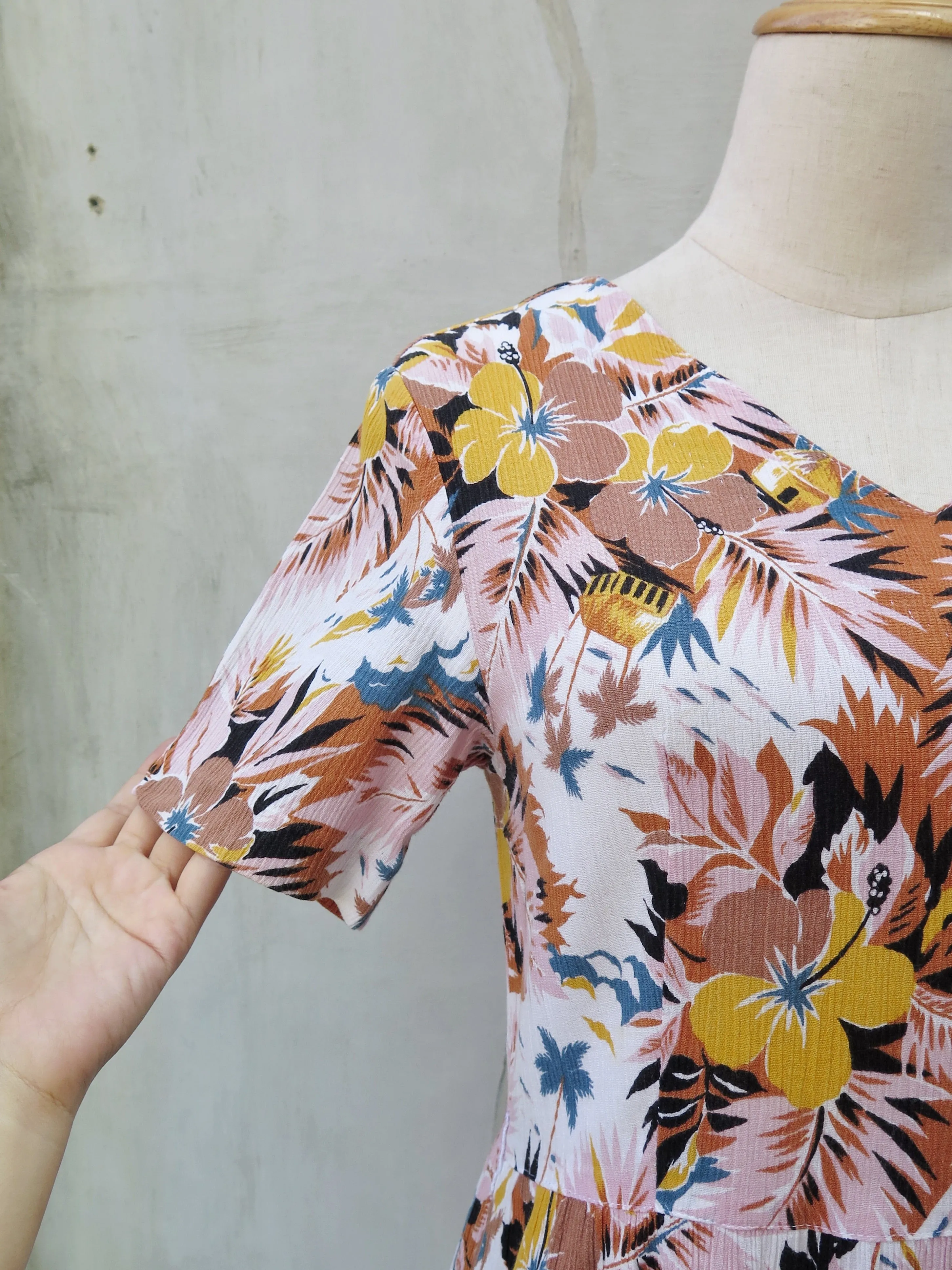 Fairy Lights | Vintage 1960s 1970s Pink base floral tropical print crinkle cotton dress