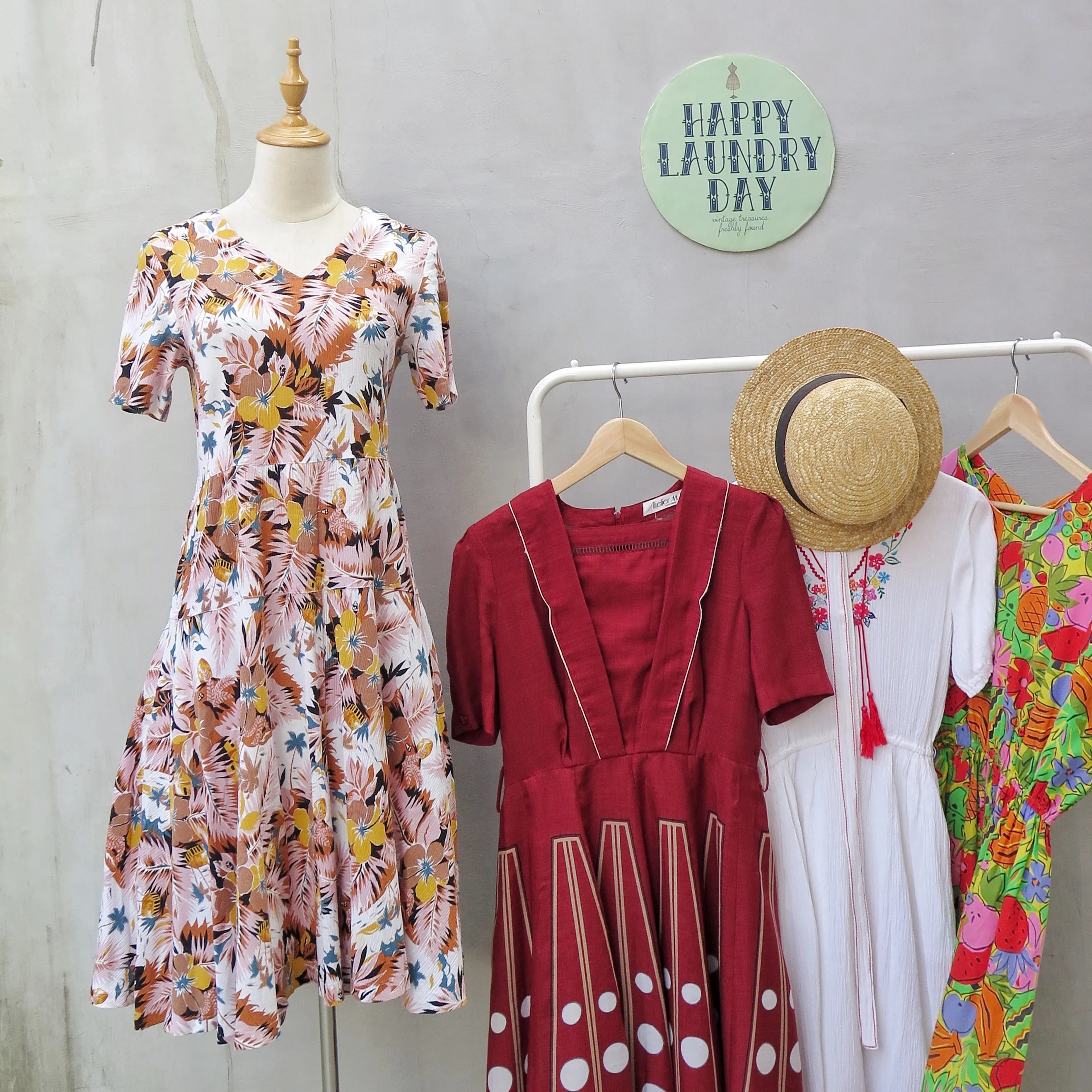 Fairy Lights | Vintage 1960s 1970s Pink base floral tropical print crinkle cotton dress