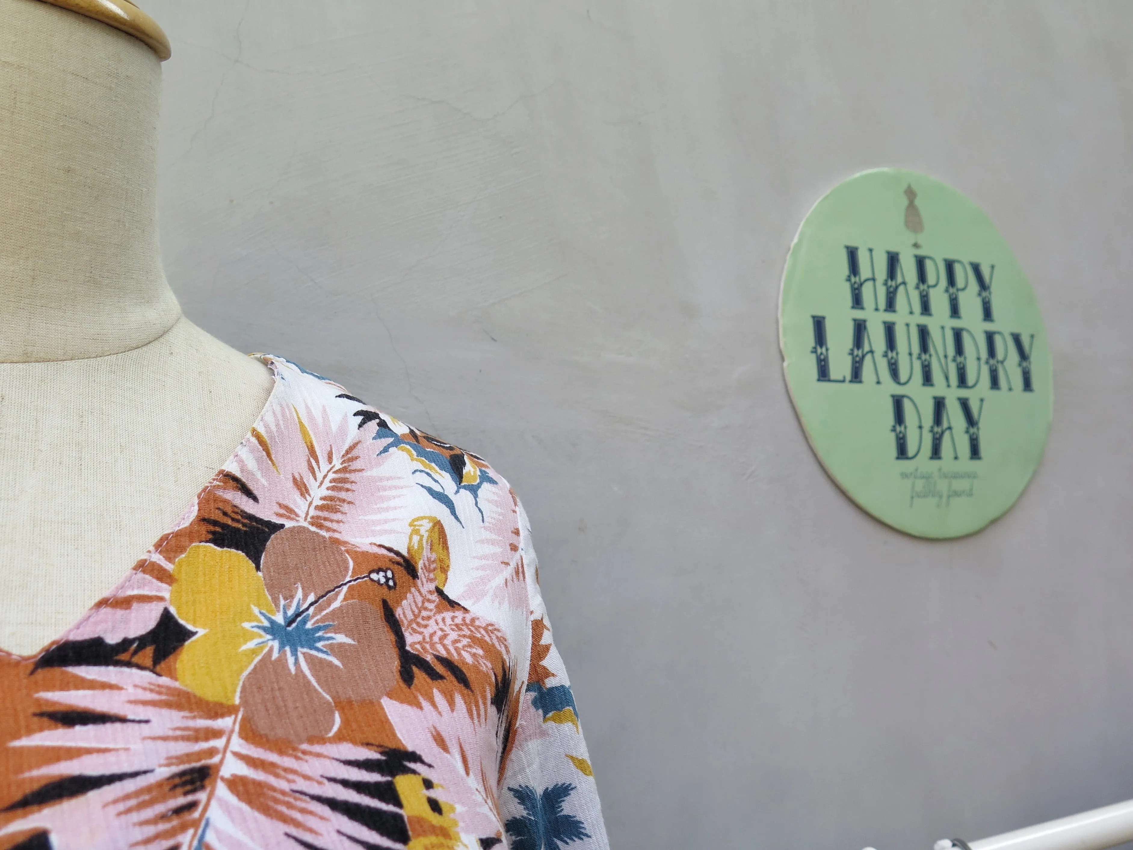 Fairy Lights | Vintage 1960s 1970s Pink base floral tropical print crinkle cotton dress