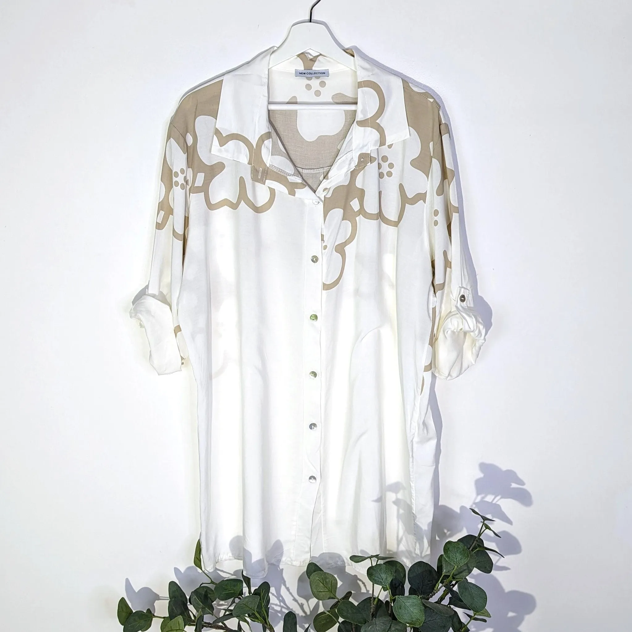 Longline viscose shirt with bold flower design on upper section (M)