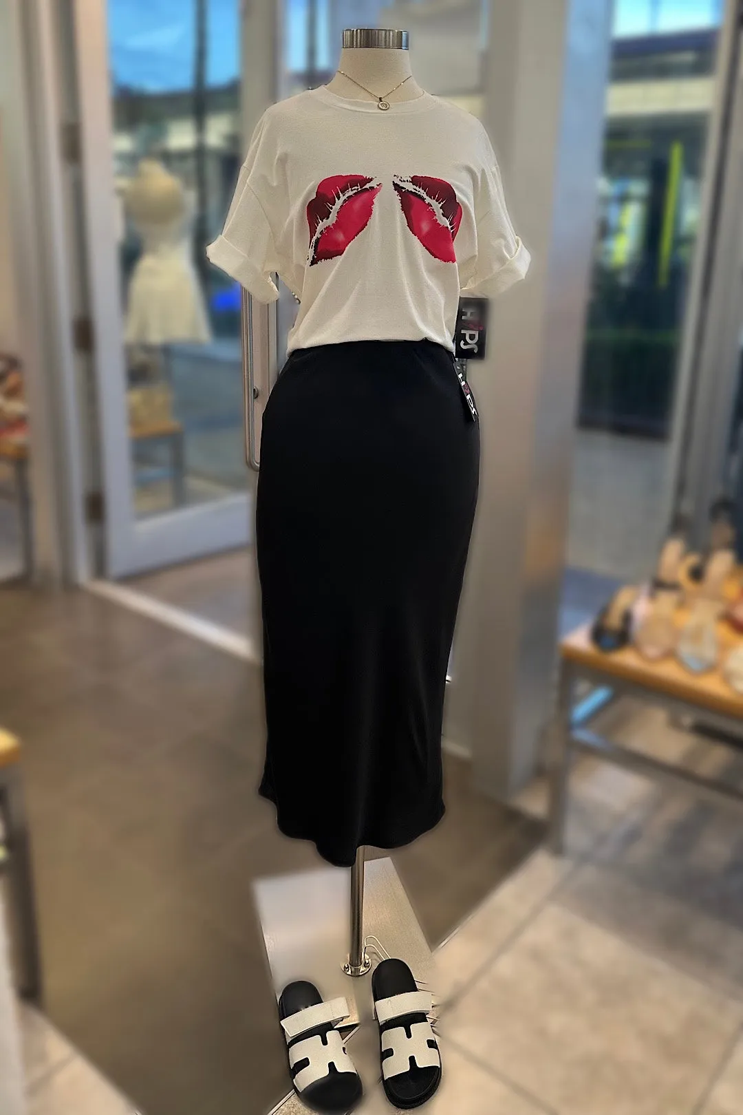 Oversized Kisses Tee